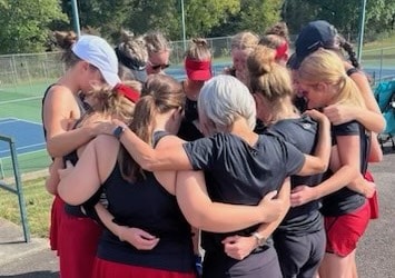 Women’s tennis undefeated; football and soccer battle injuries