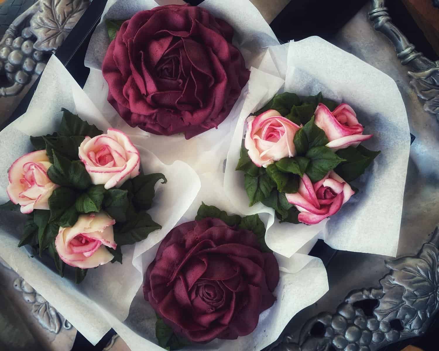 Expert shares flower piping secrets