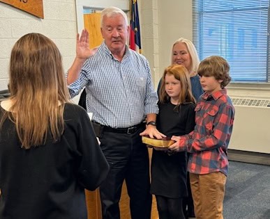 Re-elected School board members sworn in