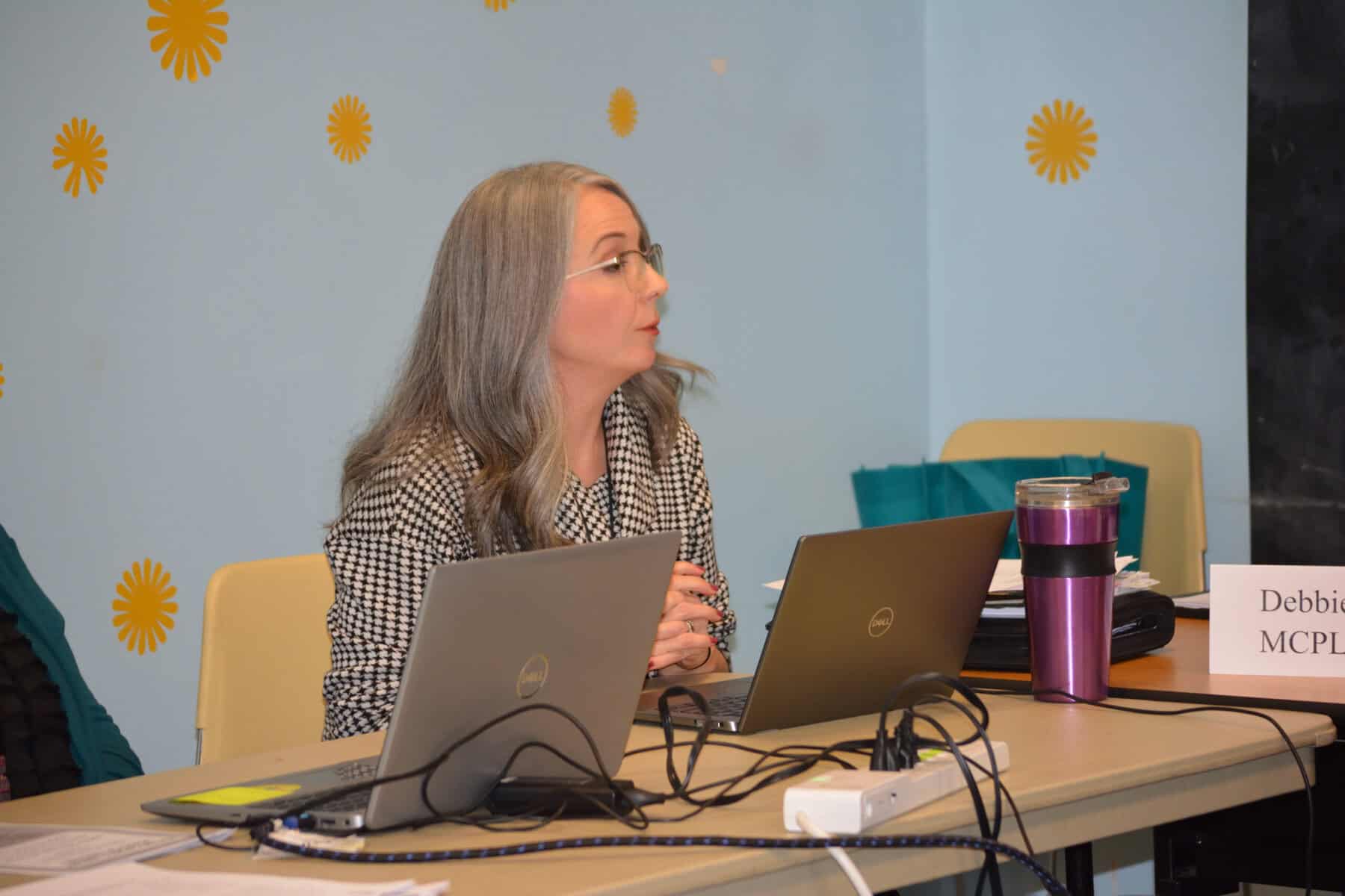 Overdue fees, responsibility discussed at library meeting