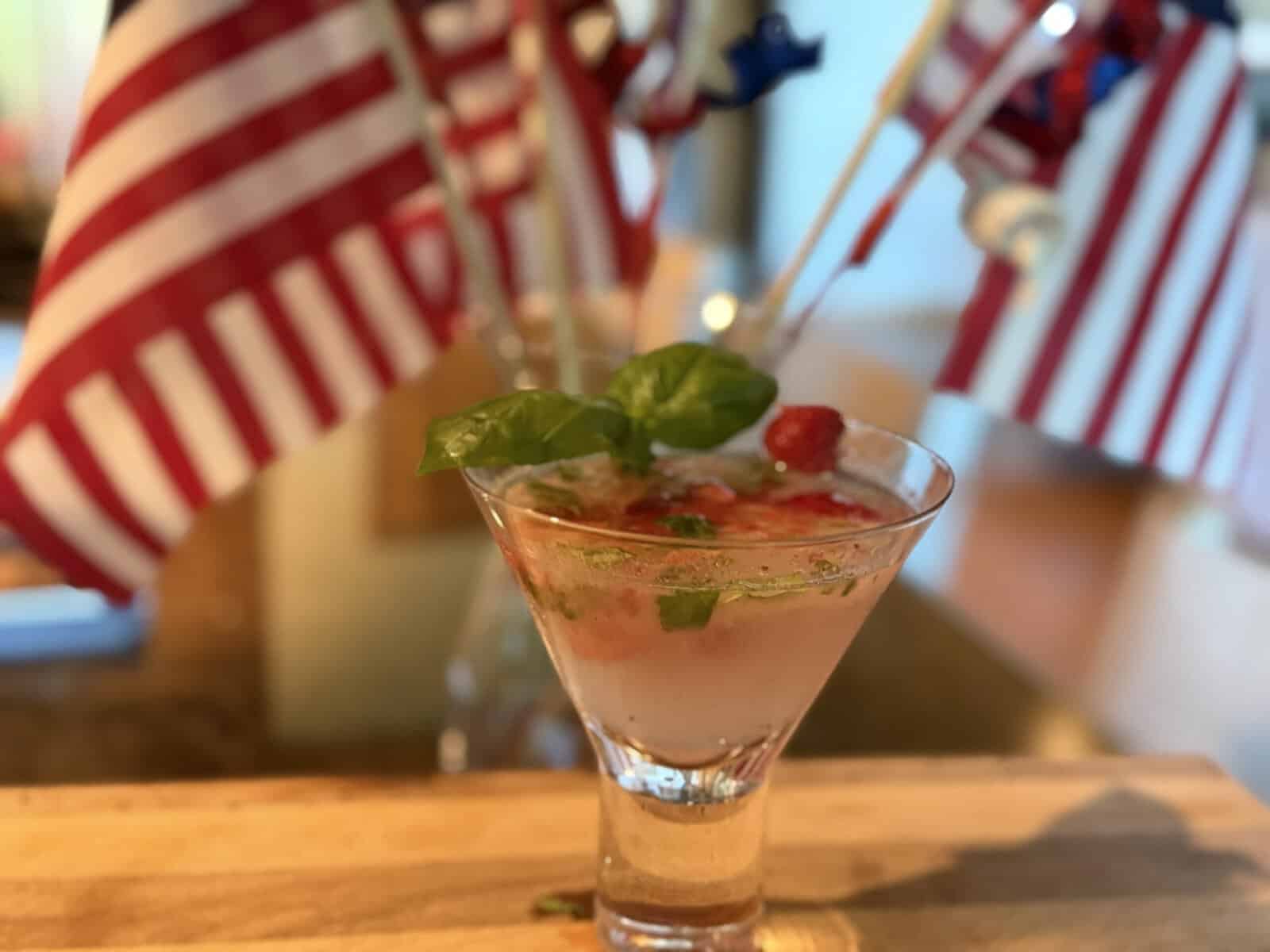 Gindependence Fizz: The most patriotic cocktail/mocktail