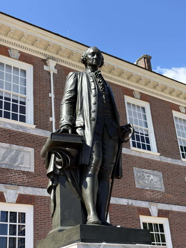 Bronze statue of George Washington in front of Independence Hall, Philadelphia.